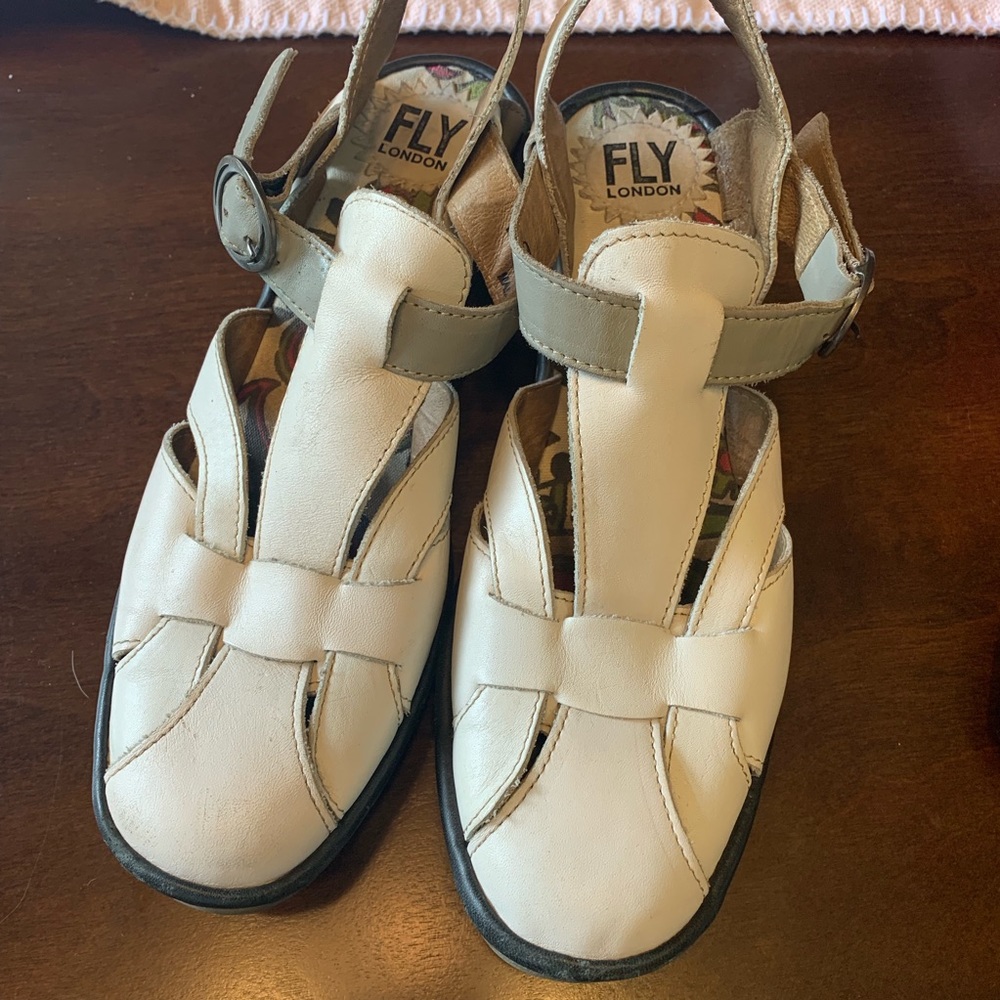 FLY LONDON two toned Sandals size 9